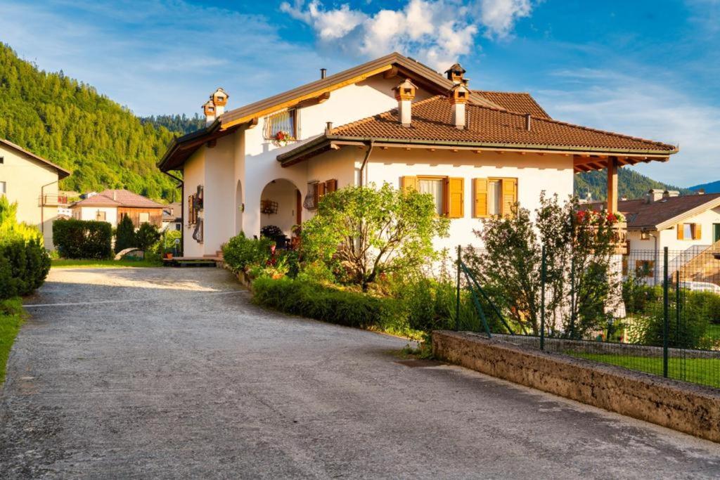 Villa Floris Castello Tesino Esterno foto